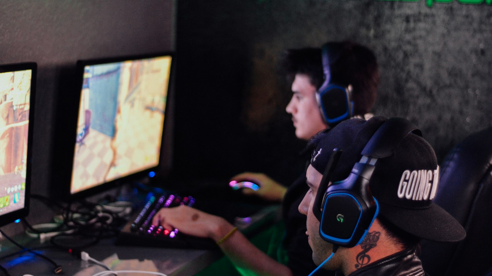 Competitive gamers at a MysticQuestVanguard training station
